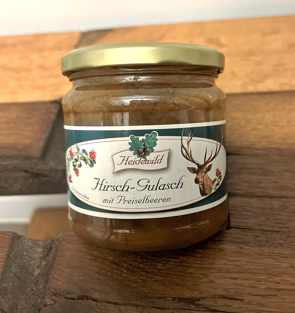 Hirsch-Gulasch mit Preiselbeeren