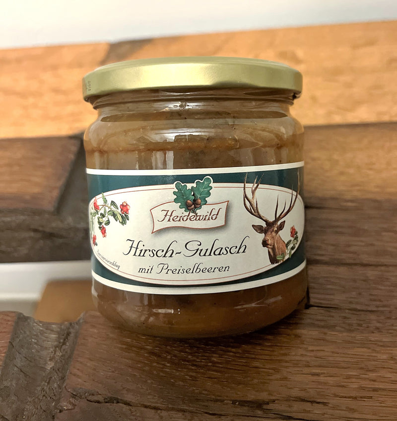 Hirsch-Gulasch mit Preiselbeeren